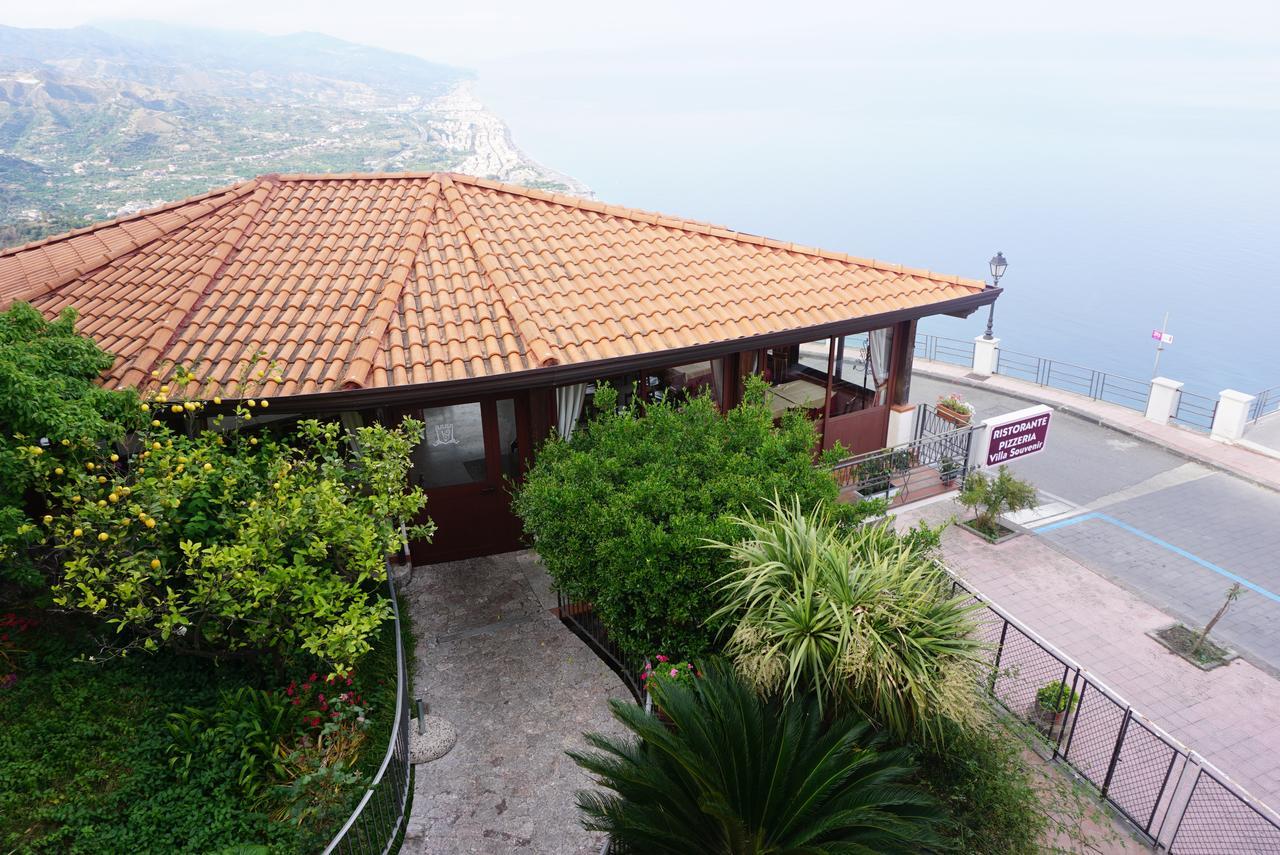 Souvenir Hotel *